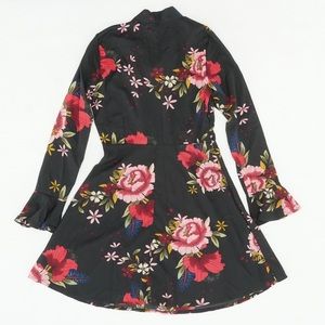 🔥NEW Acevog floral dress. Long sleeves.